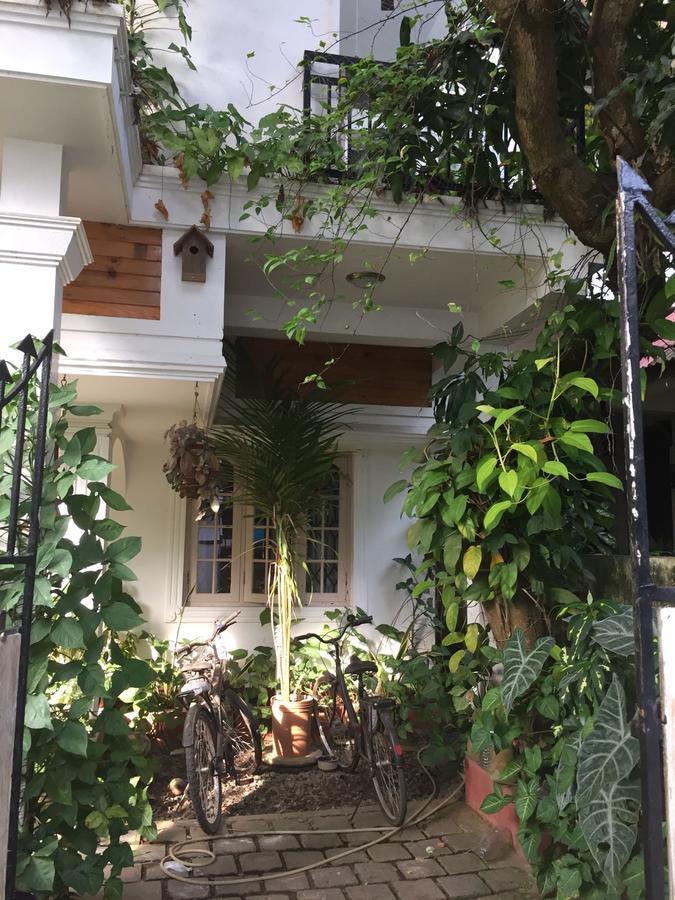 Nathans Holiday Home Kochi ภายนอก รูปภาพ