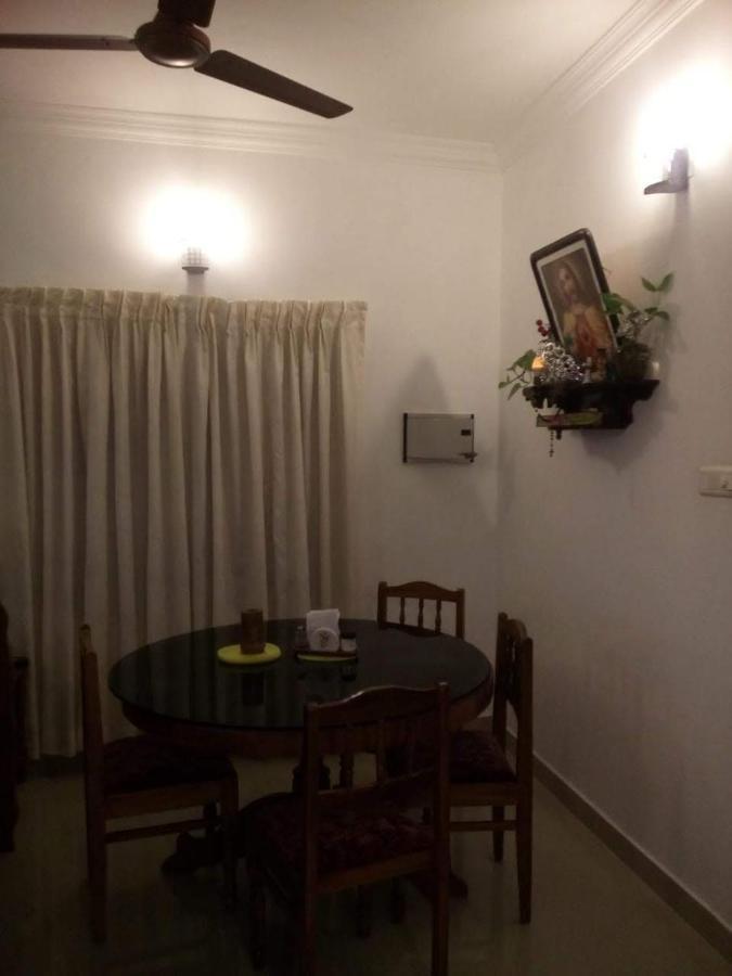 Nathans Holiday Home Kochi ภายนอก รูปภาพ
