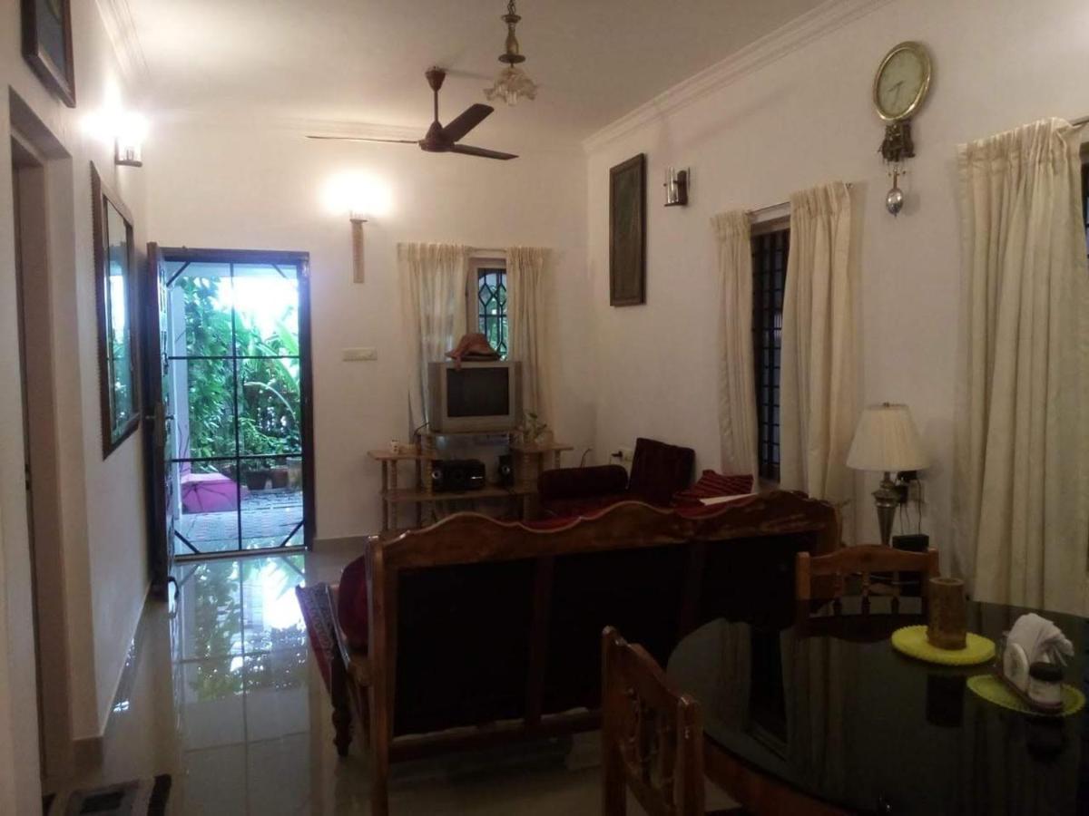 Nathans Holiday Home Kochi ภายนอก รูปภาพ