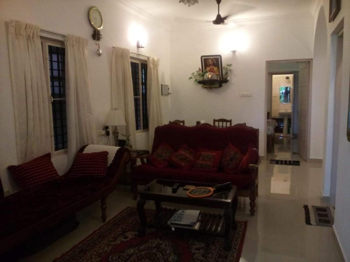 Nathans Holiday Home Kochi ภายนอก รูปภาพ
